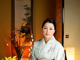 決して仕事とSEXは家庭に持ち込まないお仕事熟女　８時間　サンプル画像01